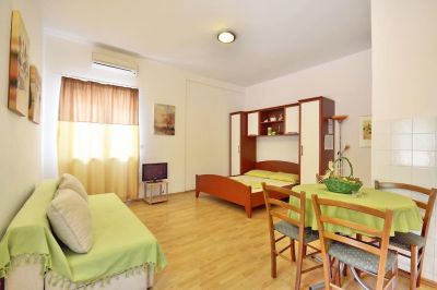 Studio apartment Promajna