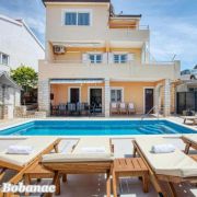 Apartments with swiming pool Bobanac