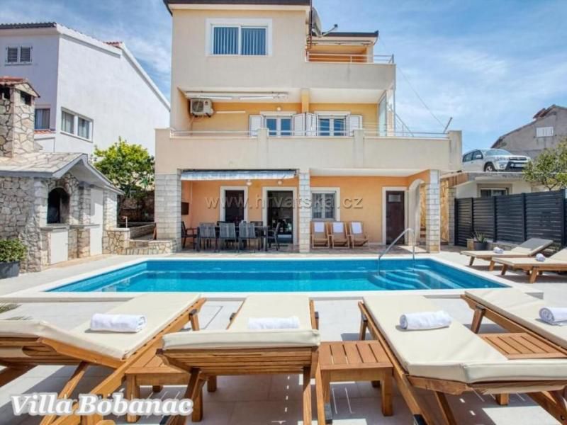 Apartments with swiming pool Bobanac