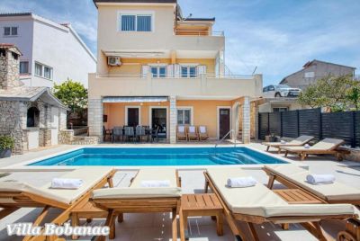 Apartments with swiming pool Bobanac