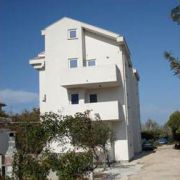 Apartments and rooms Duje