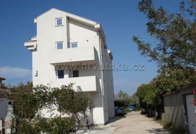 Apartments and rooms Duje
