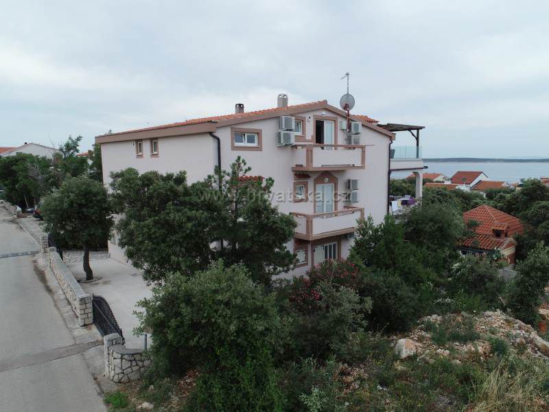 Apartments Mandre Karas