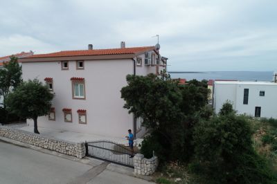 Apartments Mandre Karas