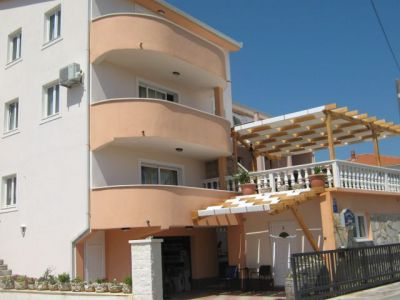 Apartments MARINOVI DVORI